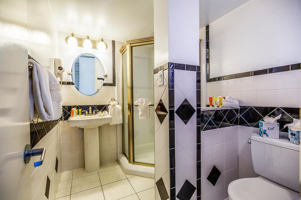 Type F (2 Double) - Pool/Oceanview Suite