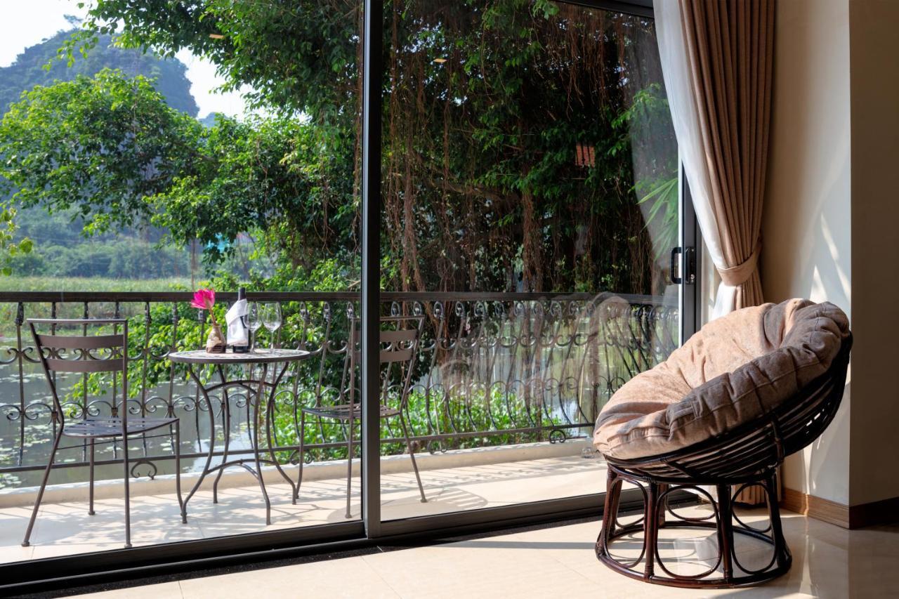 Lotus Junior Suite Lake View