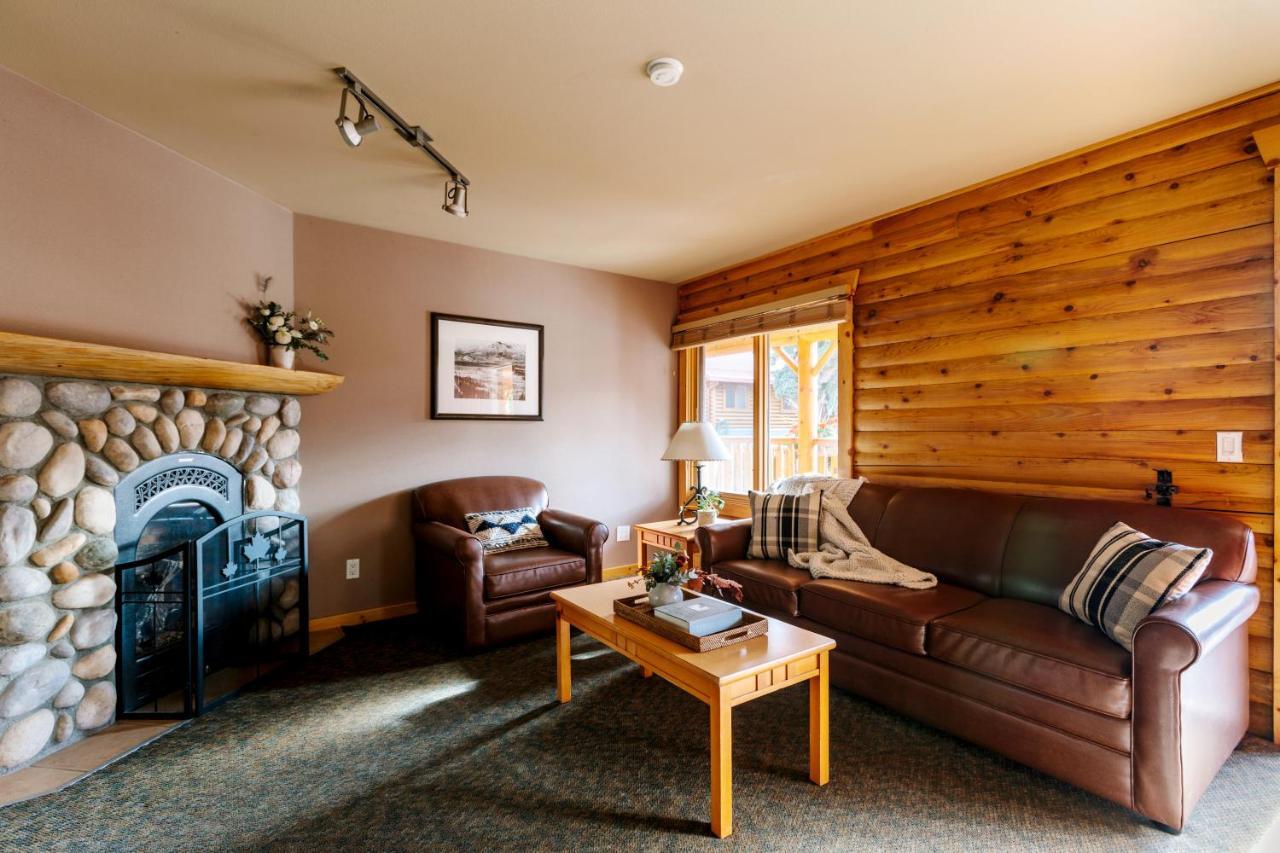 Cedar Lodge Suite - 3 Queens with Sofa