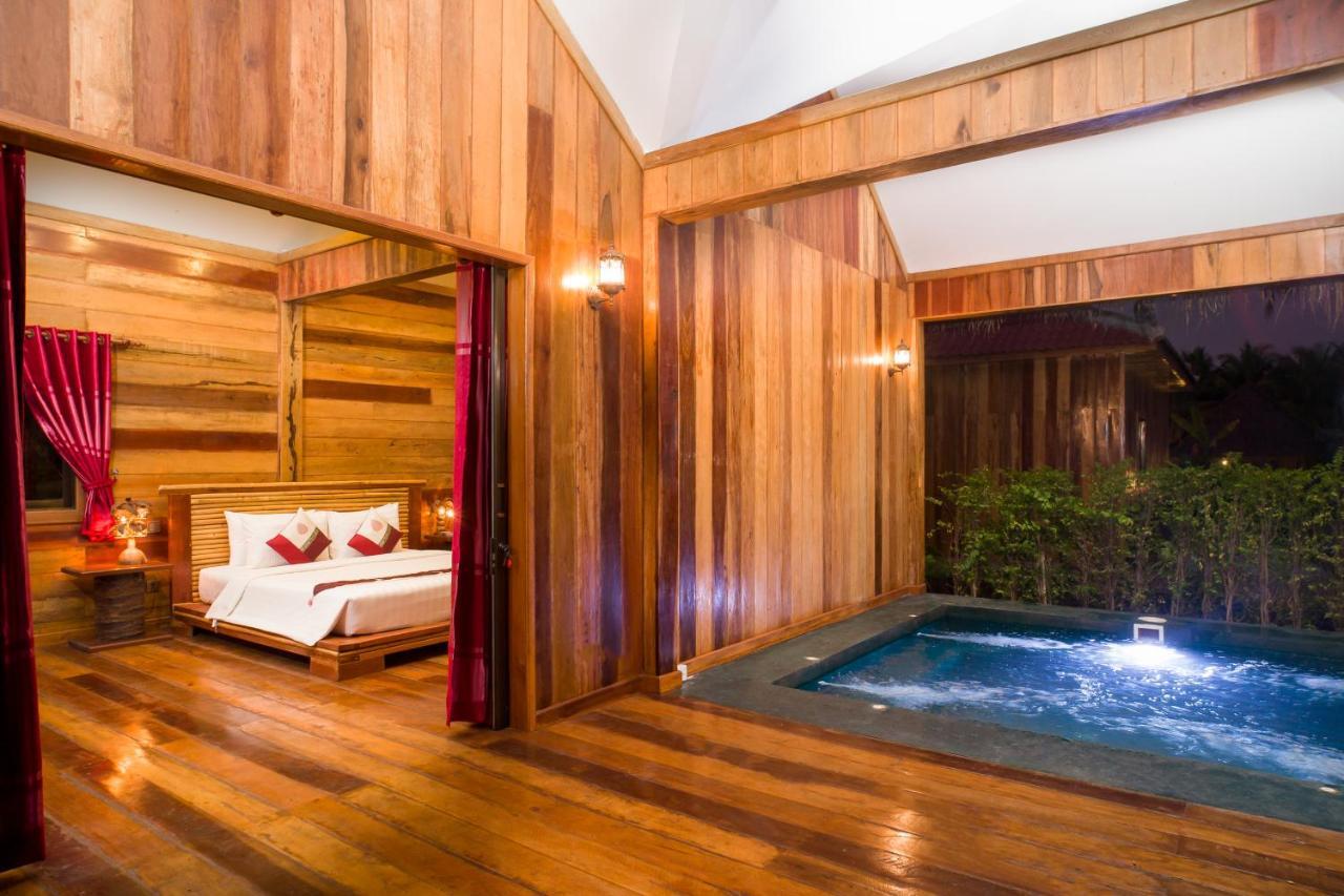 One Bedroom Private Jacuzzi Bungalow