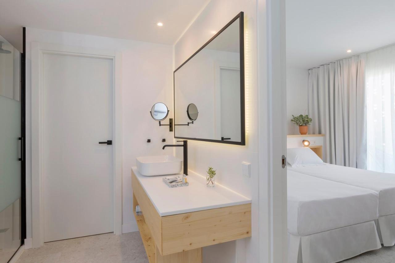 One-Bedroom Apartment with Balcony