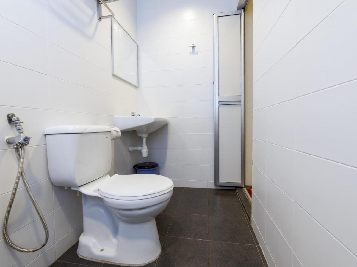 Standard Queen Room without Window
