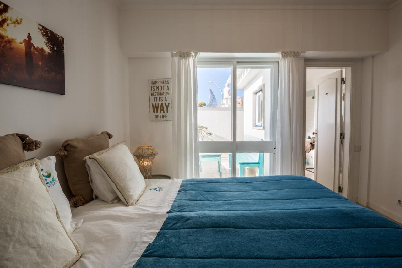 Deluxe Double Room with Side Sea View