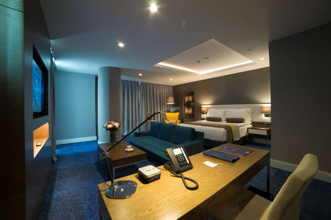 Corner Suite