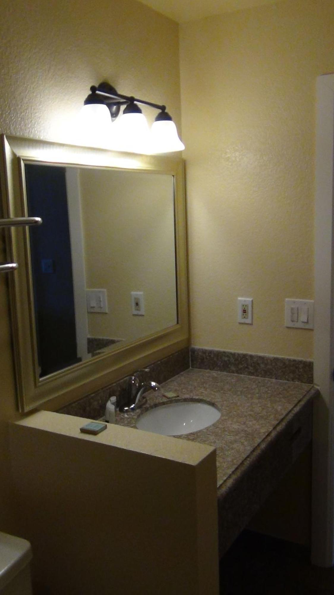 Deluxe Queen Room with Two Queen Beds - Non-Smoking