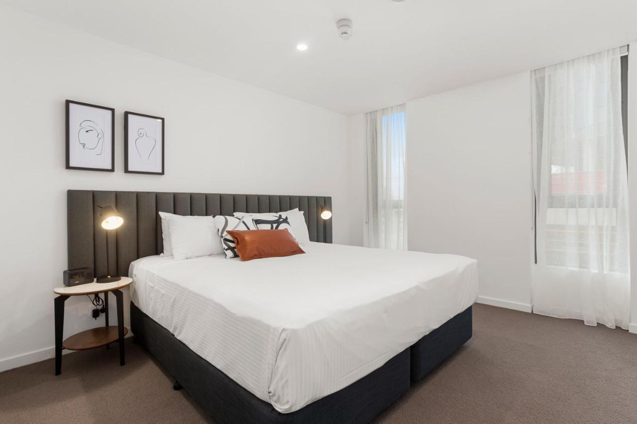 Two-Bedroom King Apartment with Balcony
