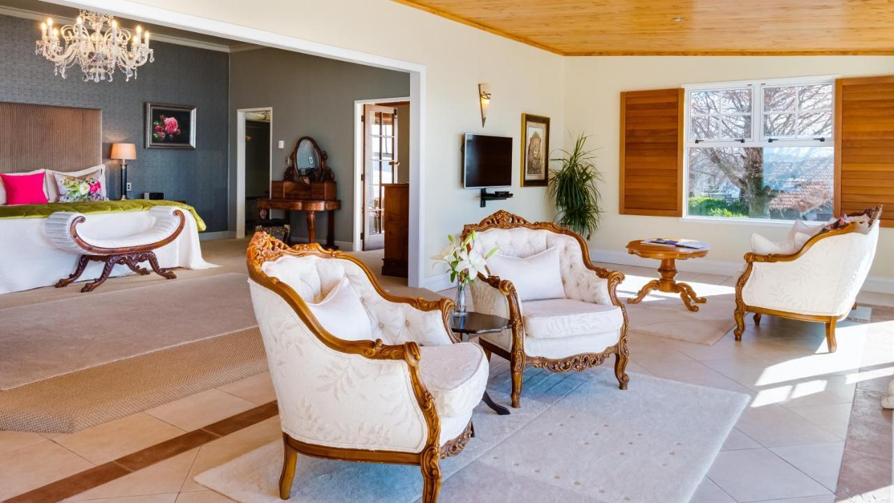 Deluxe Suite with Lake View