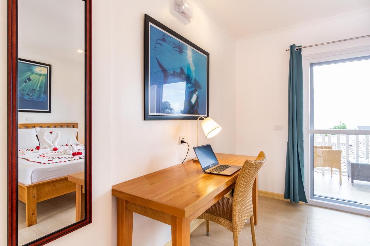 Deluxe Twin Room with Sea View