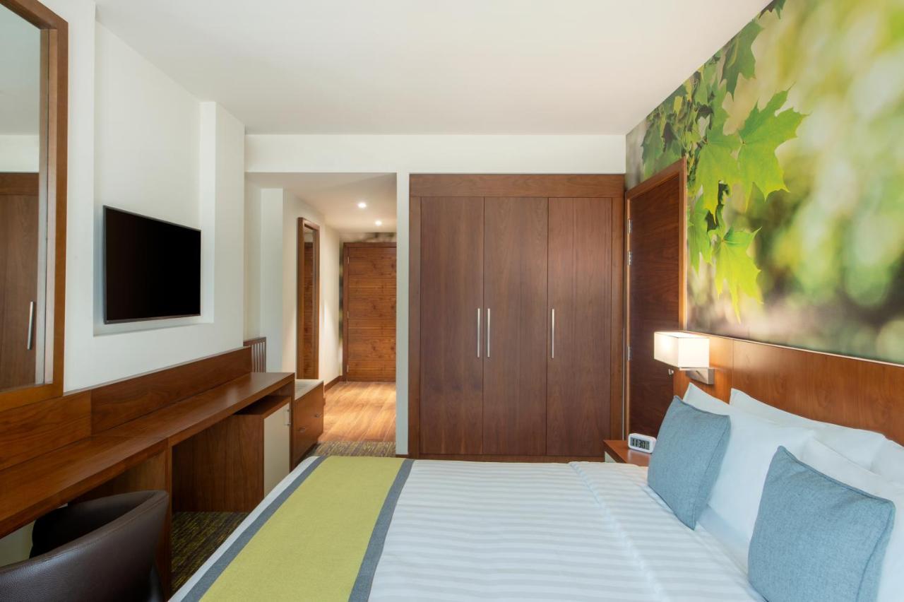 King Room - Non-Smoking