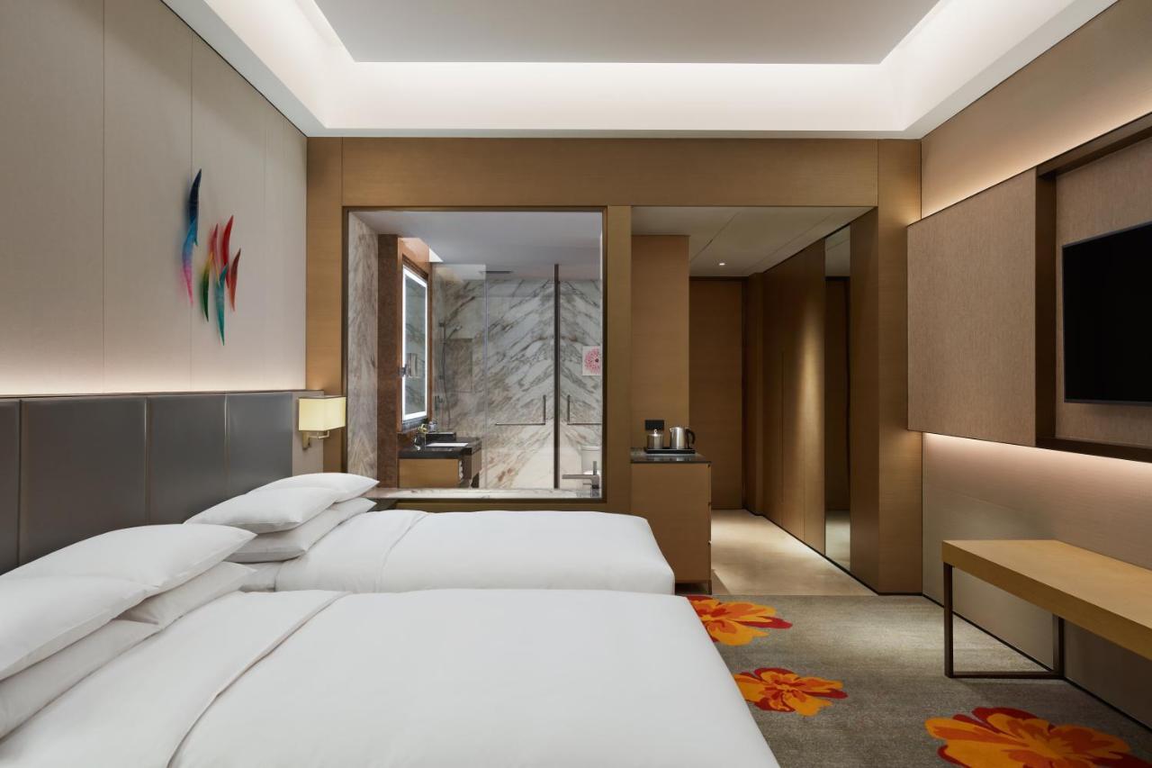 Club, Club lounge access, Guest room, 2 Double, City view