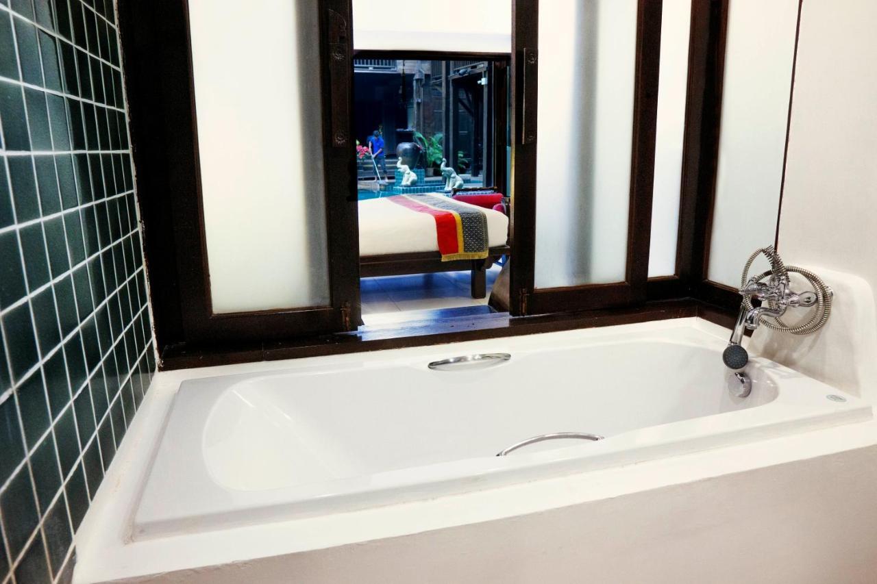 Executive Poolside King Room