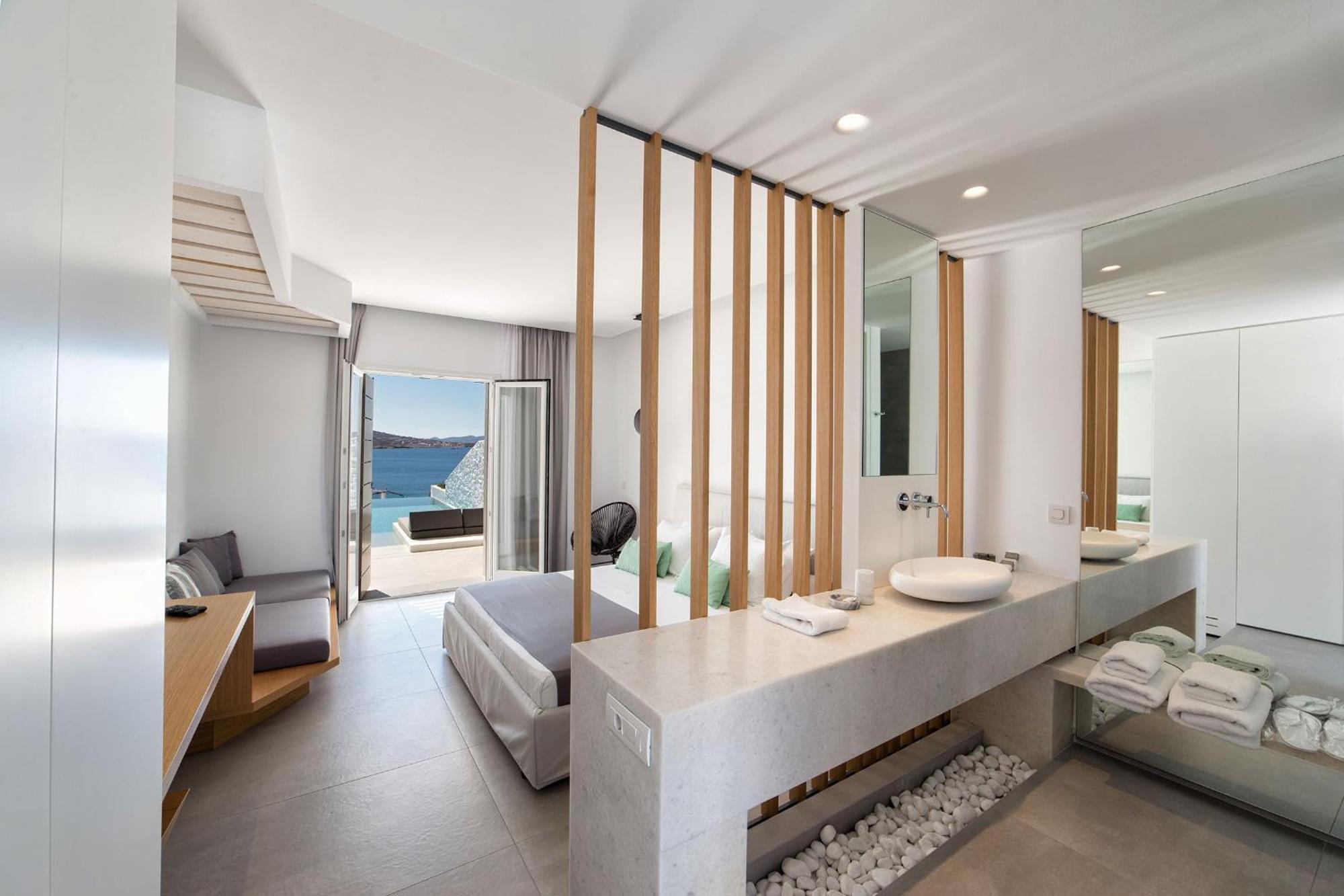 Superior Suite with Private Pool and Sea View