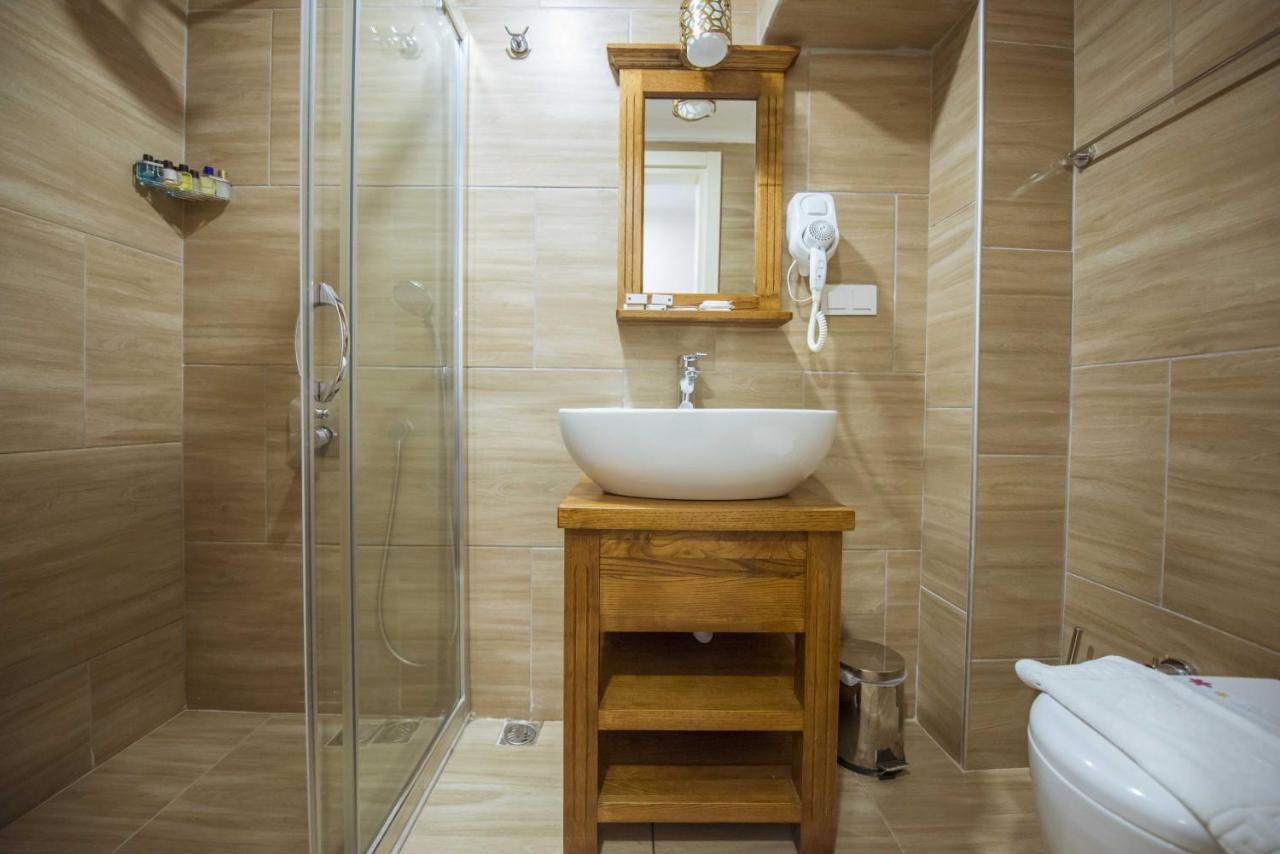 Deluxe Room with Spa Bath