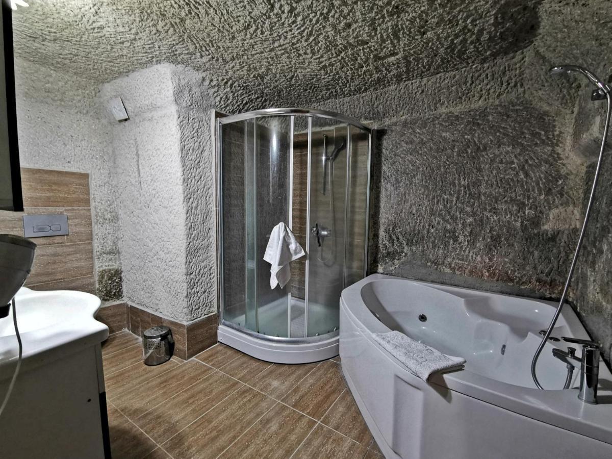 Suite (5 Adults)