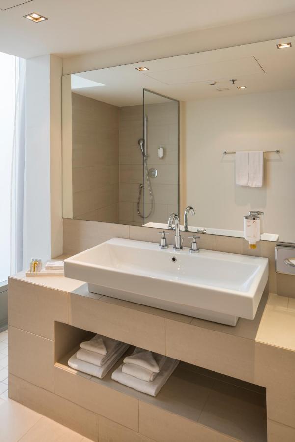 Junior Suite (with access to Rooftop Lounge)