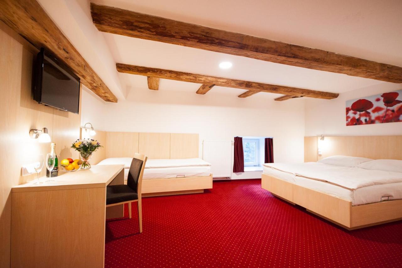 Economy Triple Room