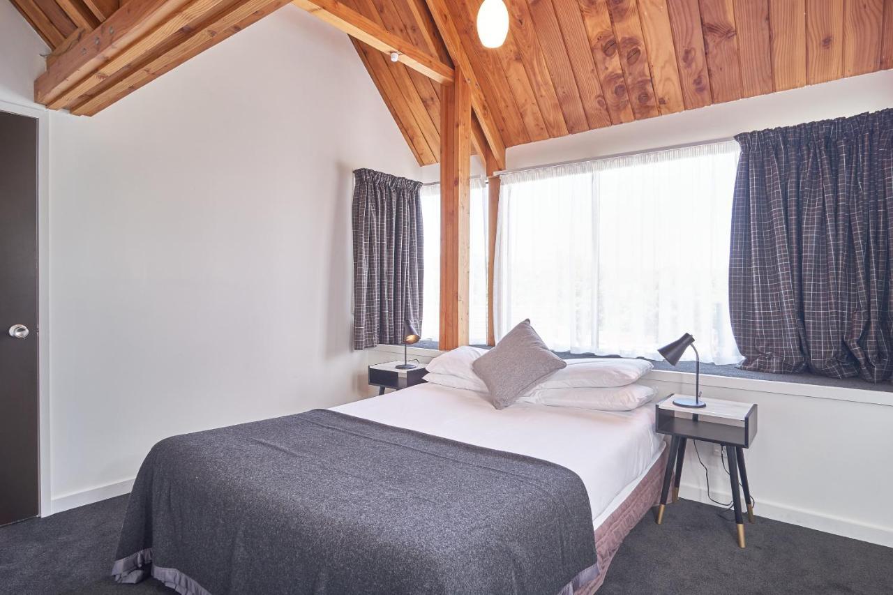 Superior One-Bedroom Apartment