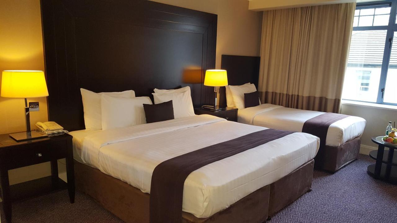Family Room (2 Adults + 2 Children)