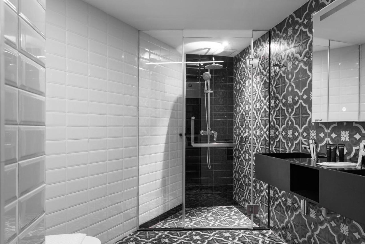 Violet Standard Room