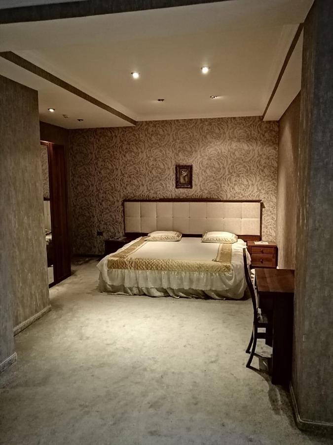 Deluxe Studio