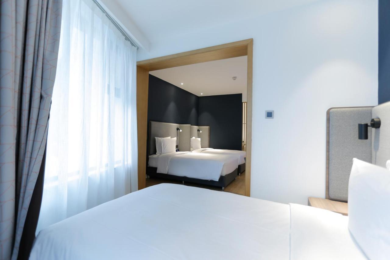 Standard Room with One Queen Bed and Twin Beds