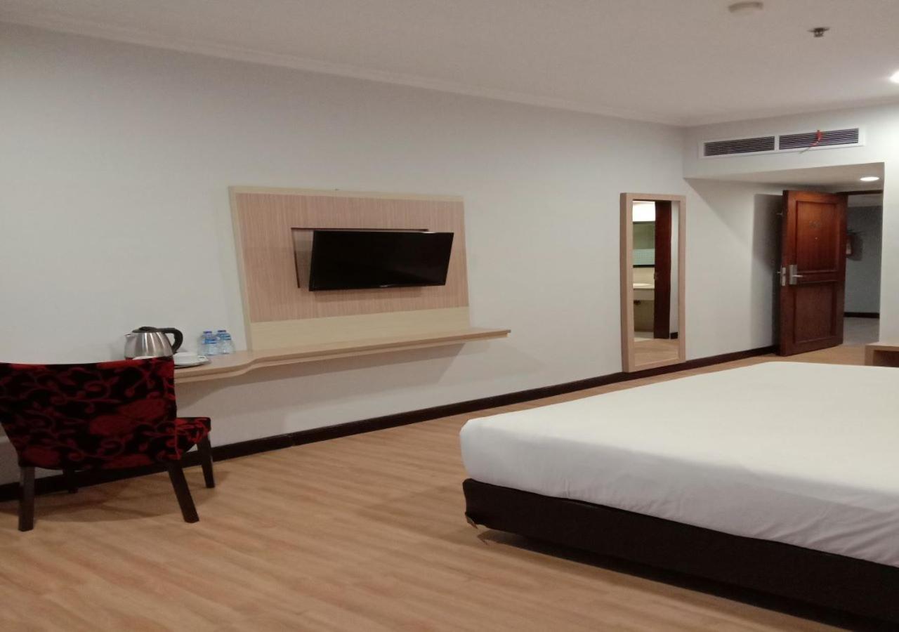 Standard Queen Room