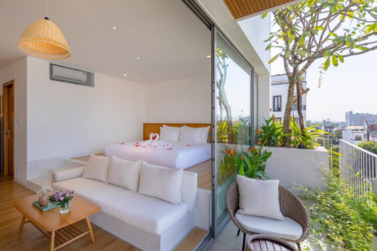 Suite with Large Balcony with City view