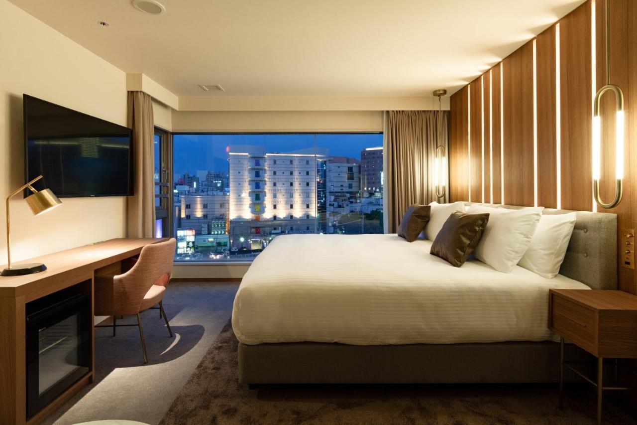 Deluxe King Room with River View - Top Floor - Non-Smoking
