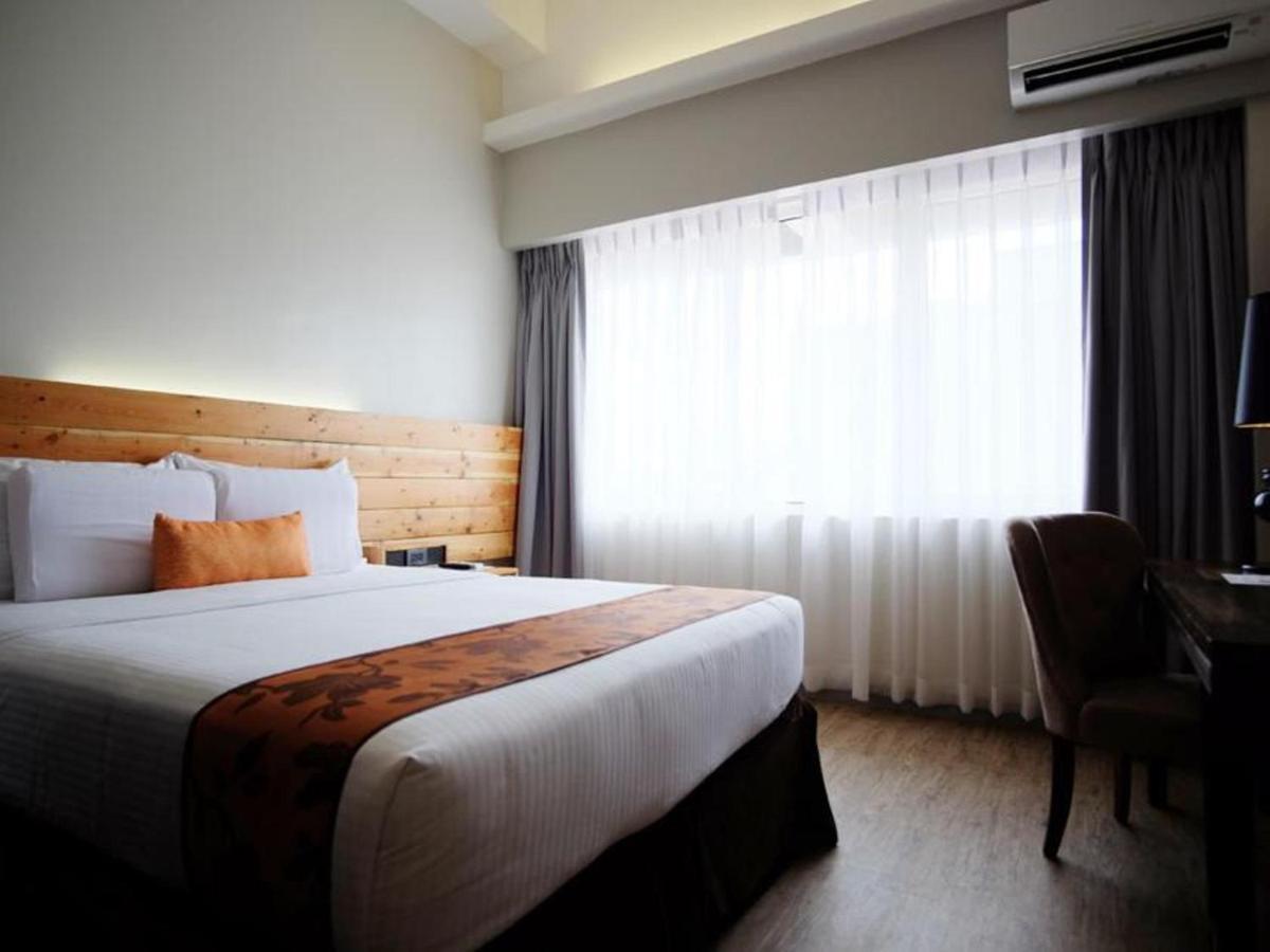 Deluxe Queen Room
