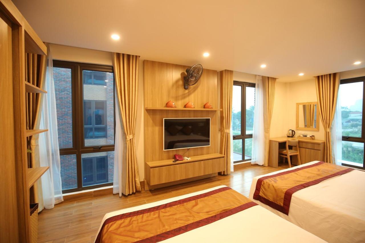 Family Room with Mountain View