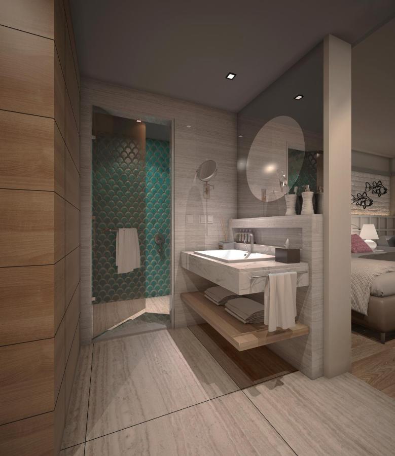 Swim Up Room