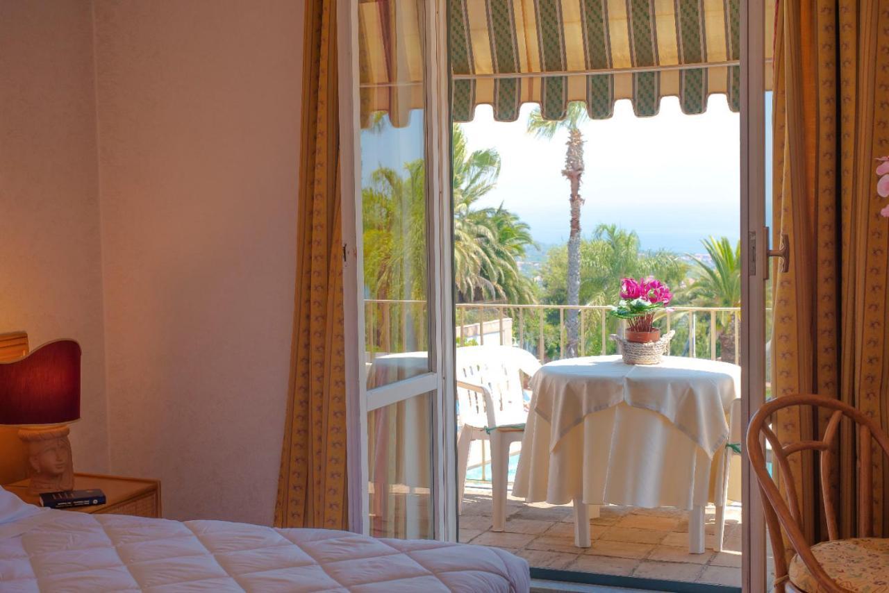 Double or Twin Room with Sea View