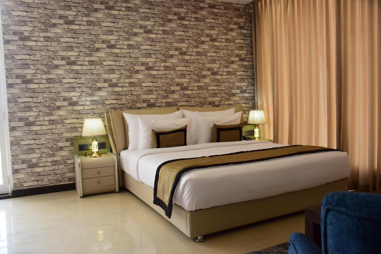 Family Suite with Hot Tub with Early Check-in & Late Check-out on Availability