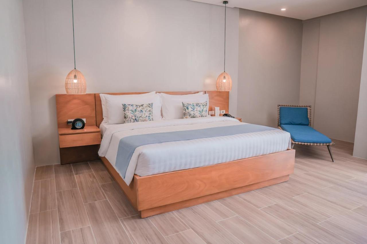 Deluxe Room With Pool Access
