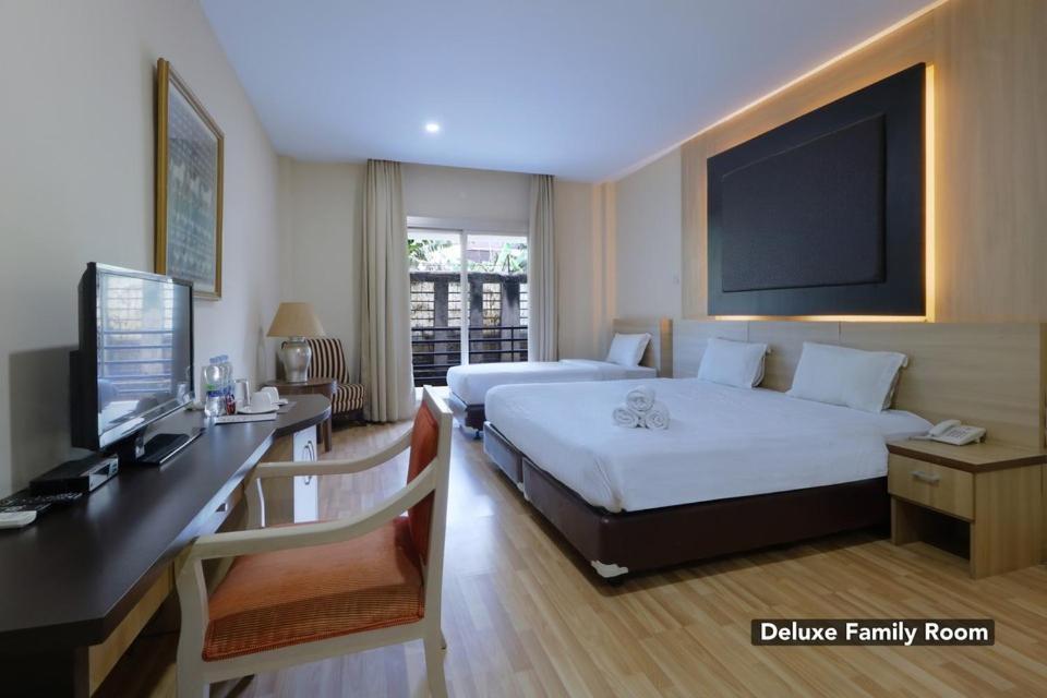 Deluxe Family Room