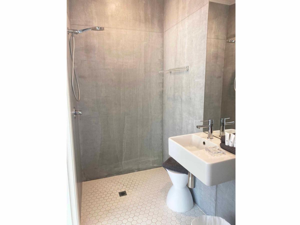 Queen Room with Private External Bathroom