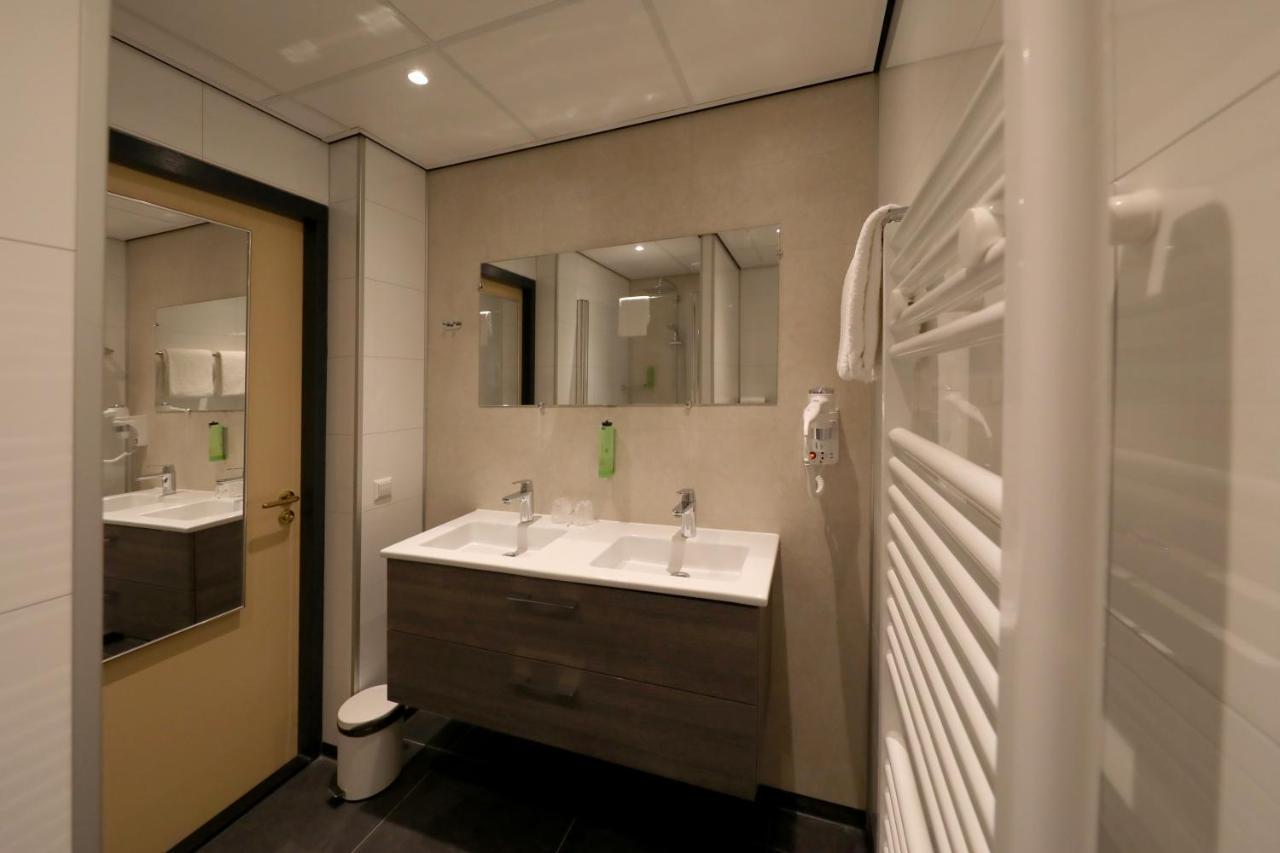Honeymoon Suite