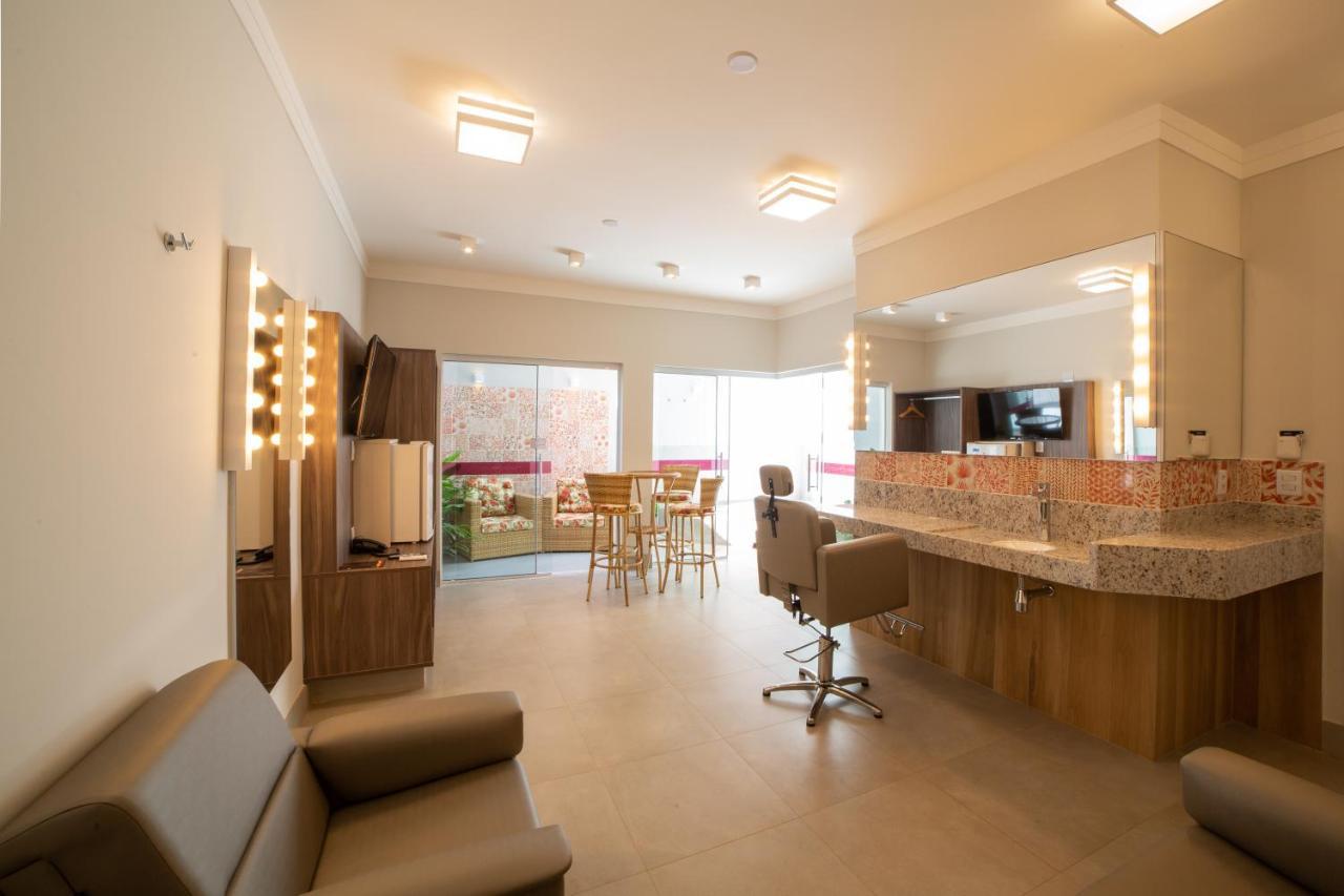 Queen Suite with Spa Bath