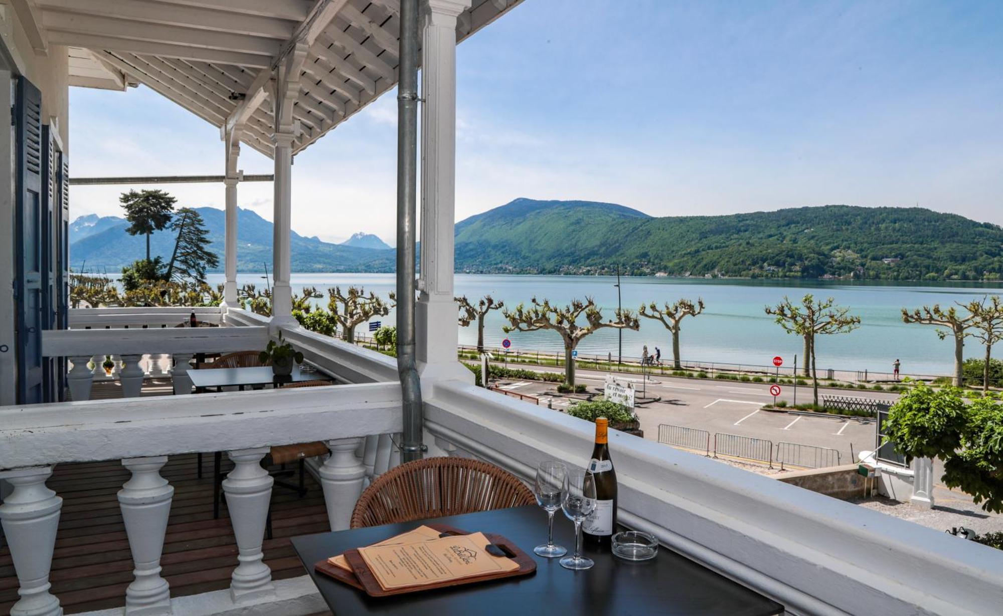 Superior Double Room with Balcony and Lake View