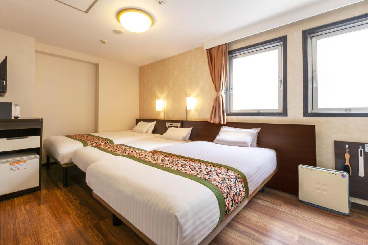 Triple Room with Complimentary Lobby Drinks