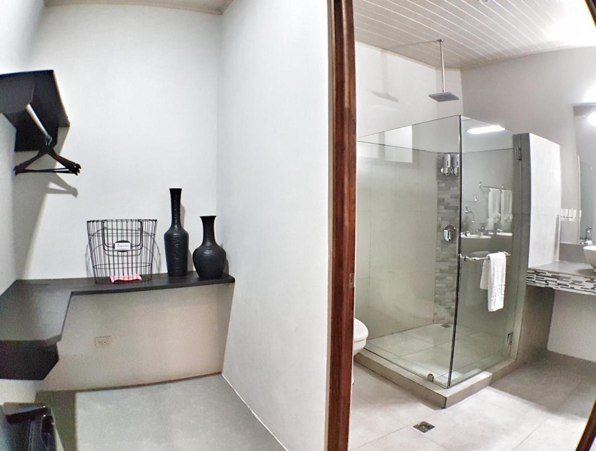 Queen Suite with Spa Bath