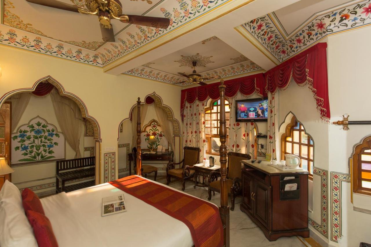 Royal Deluxe Room: Free pickup on arrival from train or bus station. Enjoy a daily Rajasthani dance & music show from 7–9 PM, swimming pool, and a dedicated travel desk to assist with local sightseeing tours, intercity travel arrangements & activitie