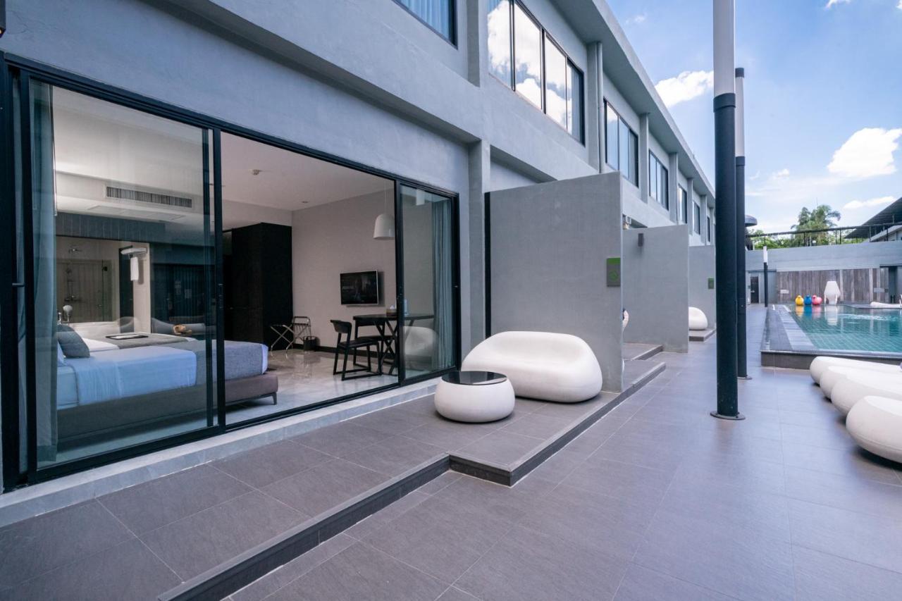 Pool Access Room