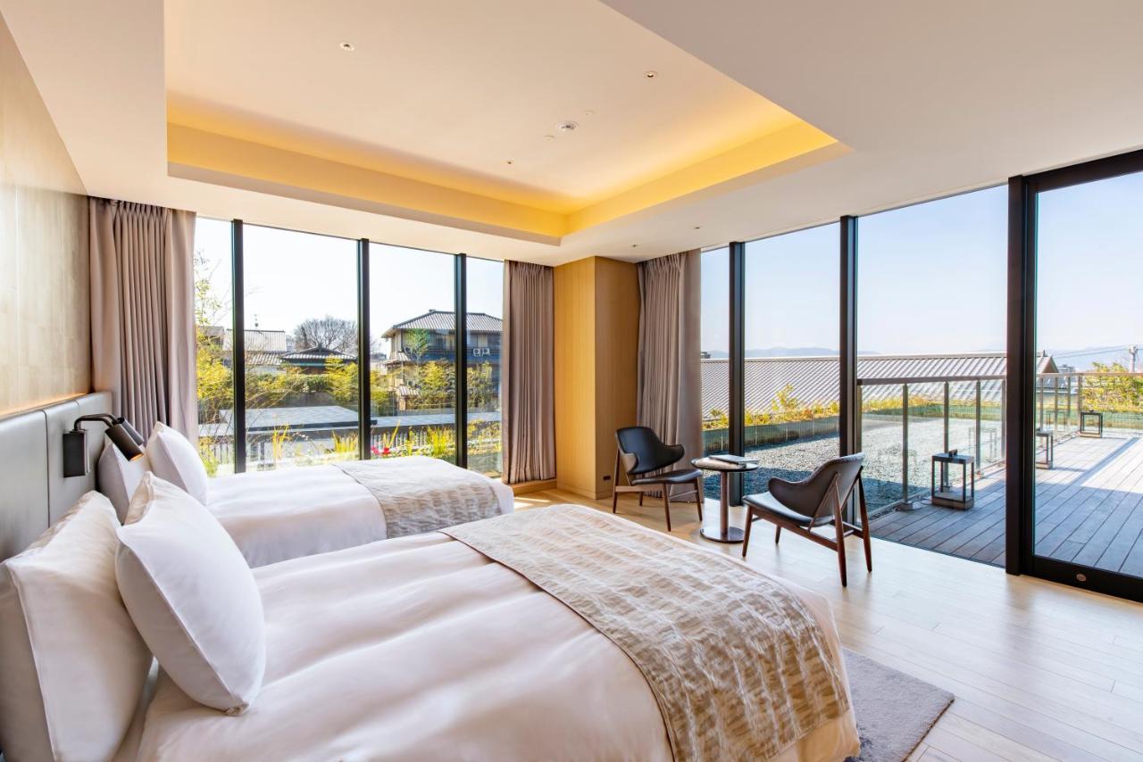 Panoramic Terrace with Free Lounge Access