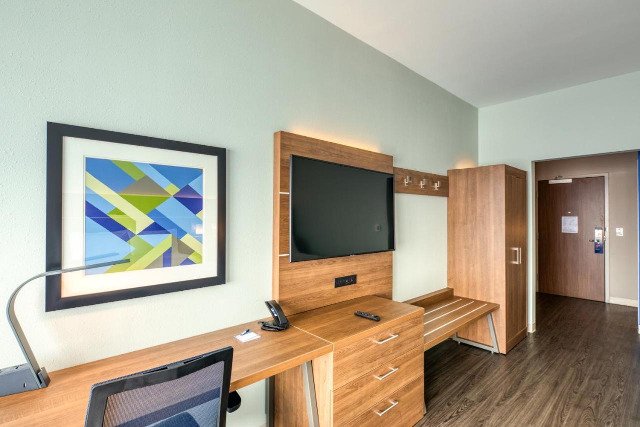 Queen Suite with Two Queen Beds