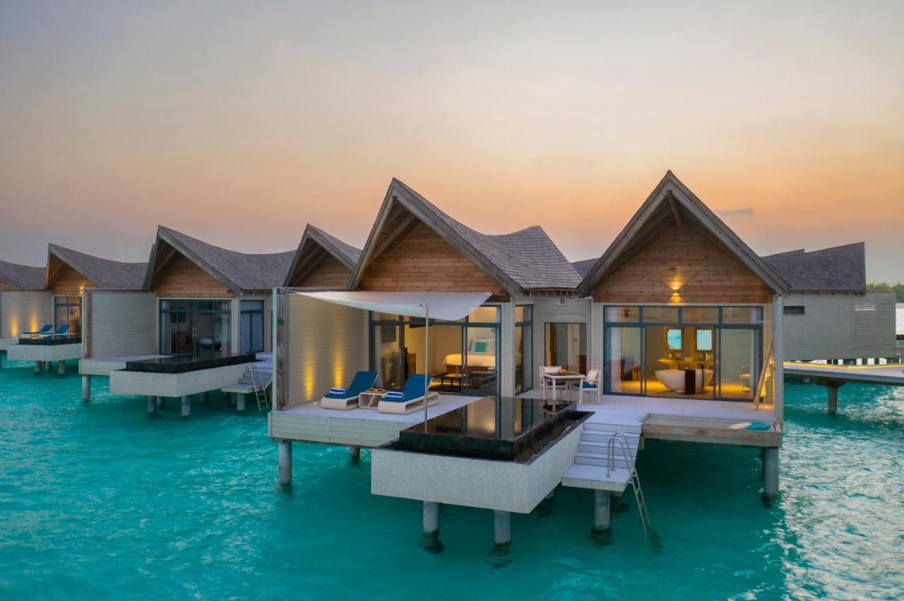 Overwater Pool Villa Ocean, High privacy, see-through floor, infinity pool, daily free flow chocolate hour, free snorkeling gear & non-motorized water sports