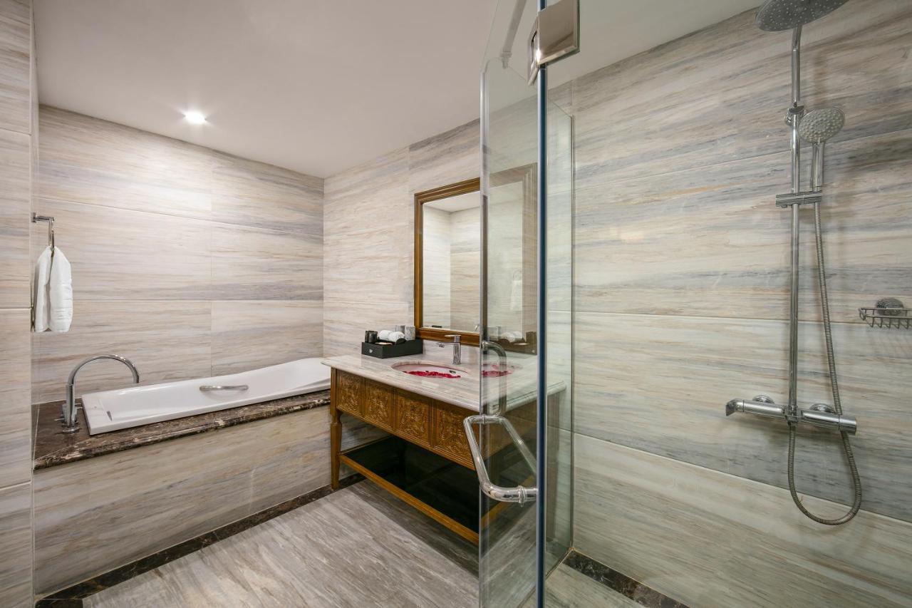Deluxe Double Room with Bathtub