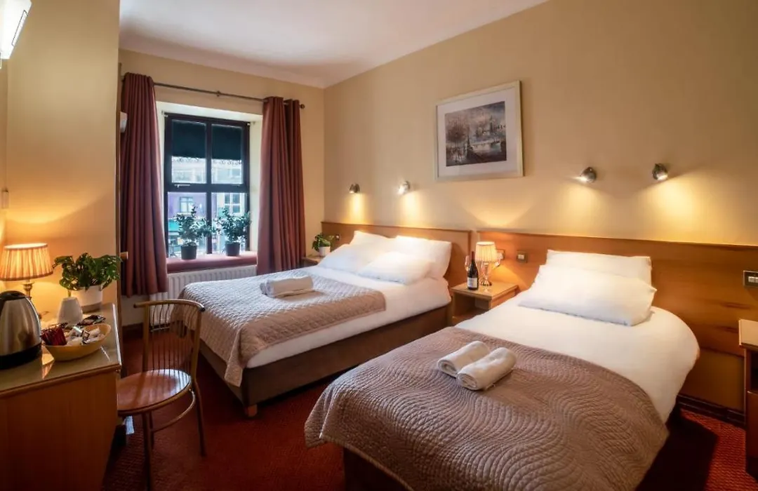 Holiday Hotel-1
