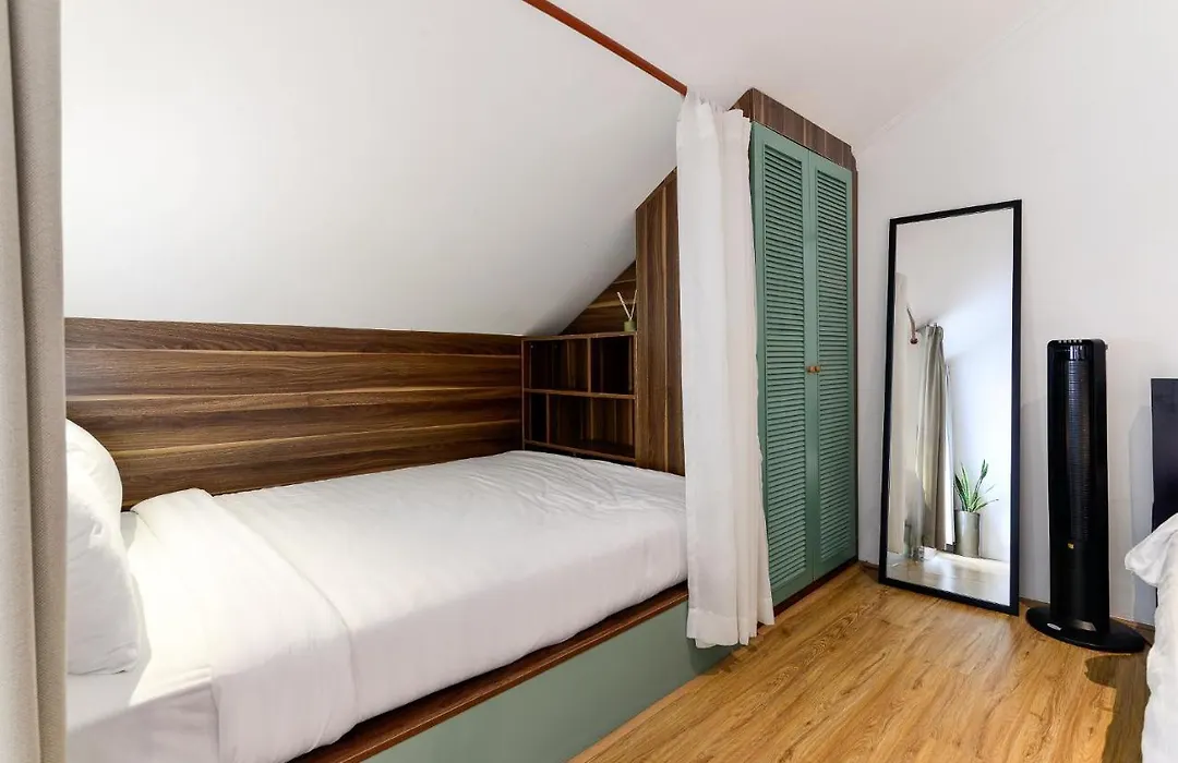 Leaf Signature Hotel - La Group-1