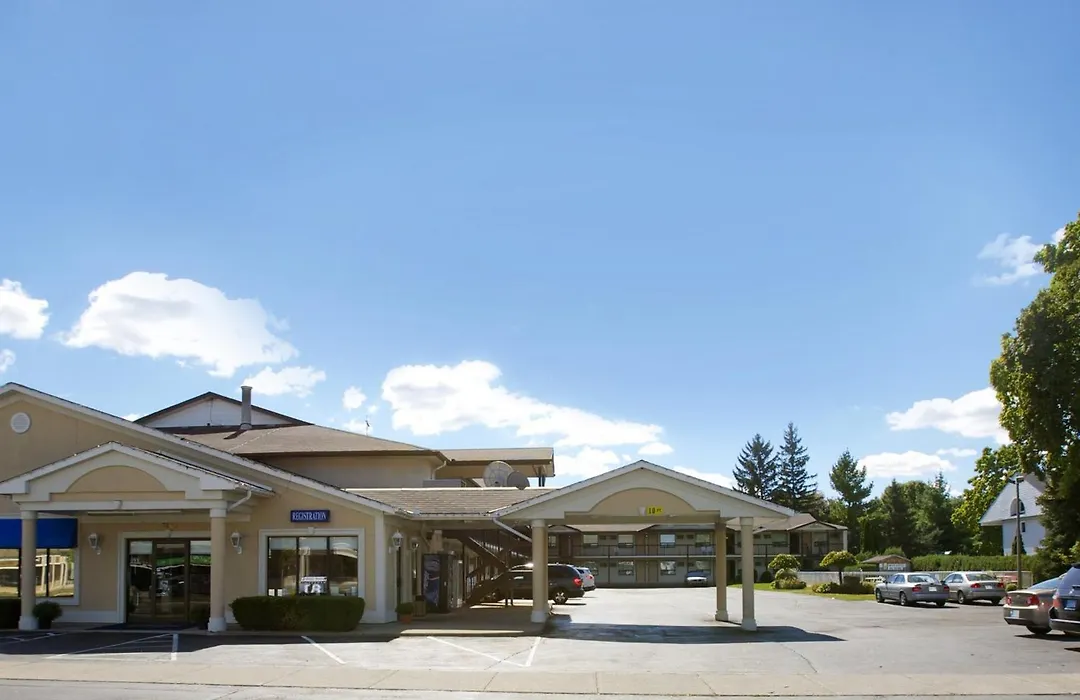 Howard Johnson By Wyndham Niagara Falls-1